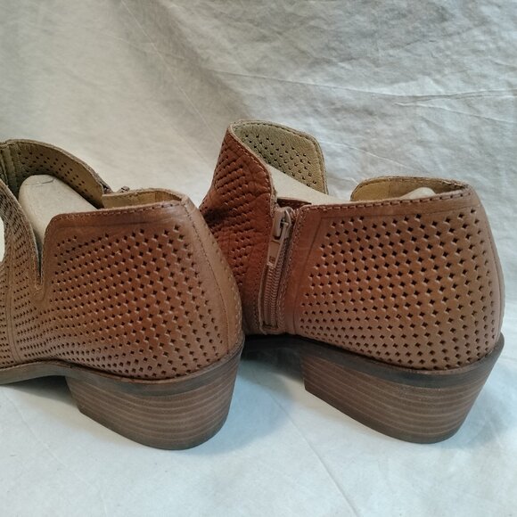 Lucky Brand Feyan Ankle Boot - Picture 2 of 11